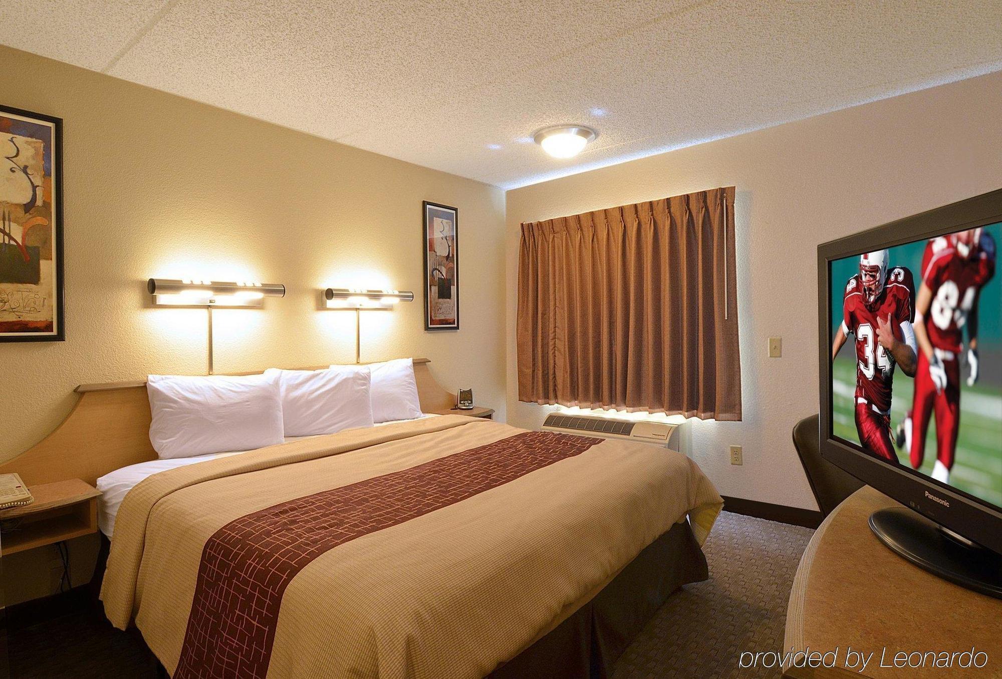Red Roof Inn Pensacola - I-10 At Davis Highway Ferry Pass Room photo
